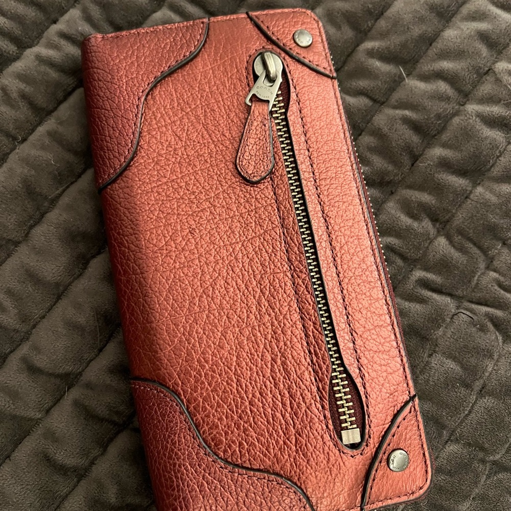 New Coach Wallet - Picture 2 of 3